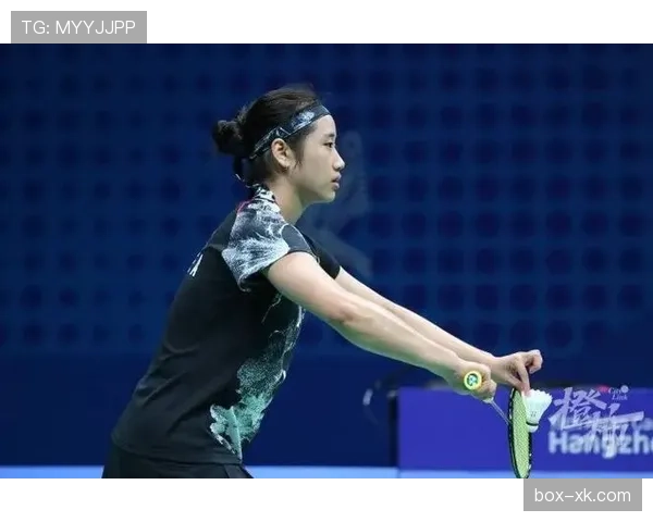 安洗莹快递小哥都认不出，赛场上的她居然还背着大牌包？